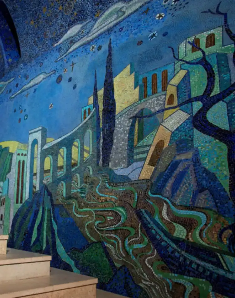 CPL-Salles-Coupole-1 Détail de la mosaïque murale du crématorium du Père-Lachaise représentant un paysage architectural stylisé