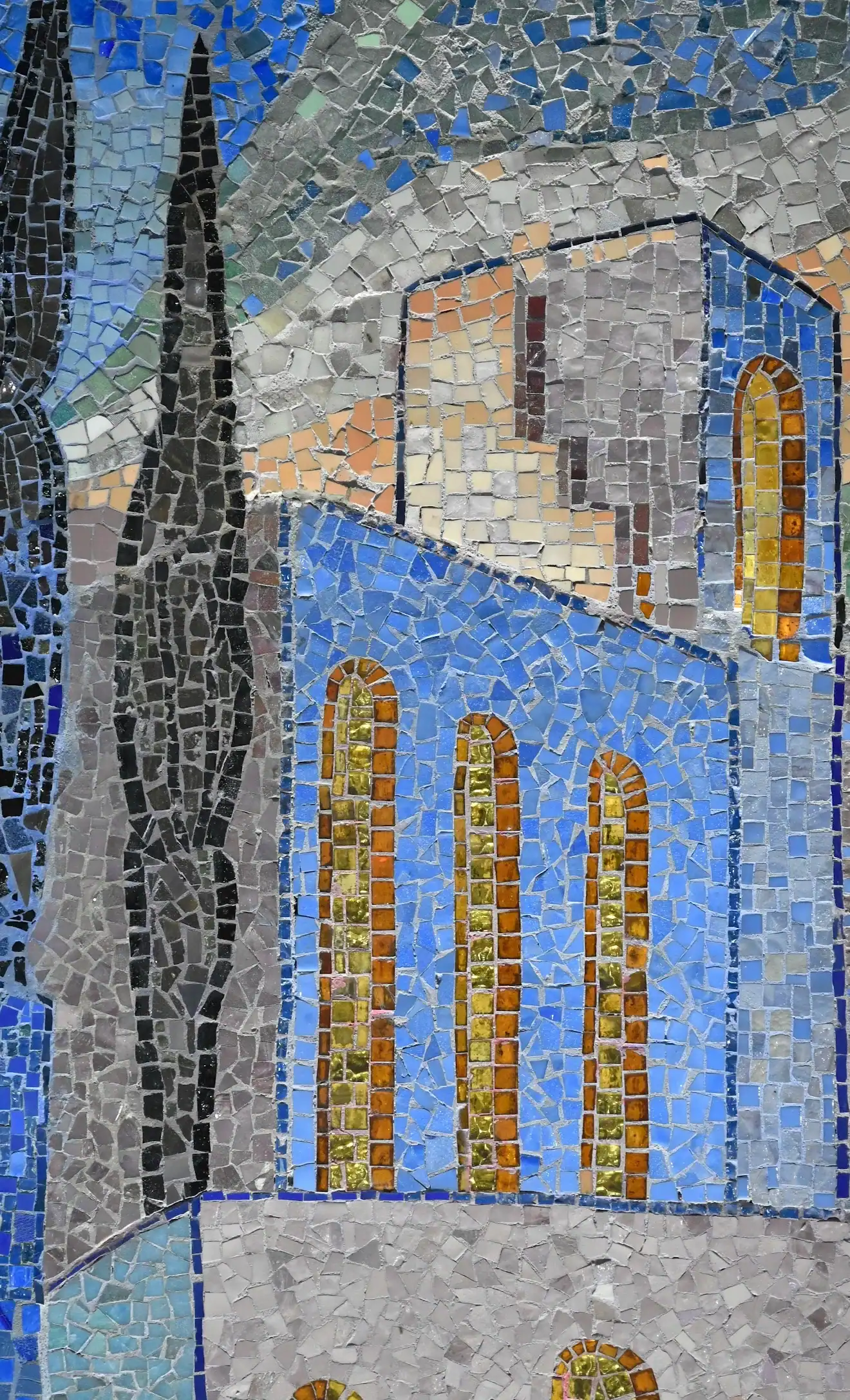 CPL-Salles-Coupole-10 Détail de la mosaïque du crématorium du Père Lachaise représentant des bâtiments stylisés aux fenêtres colorées